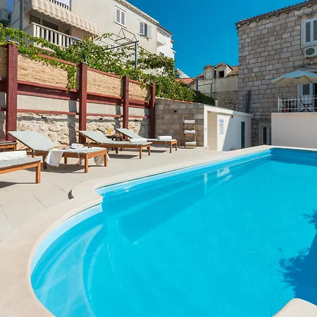 Miljas Apartman *