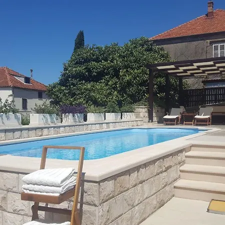 아파트먼트 밀야스 *