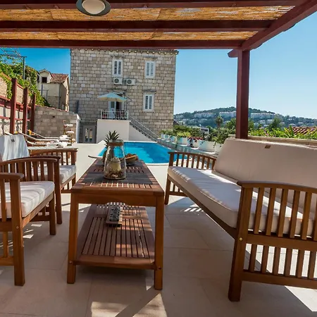 아파트먼트 밀야스 *