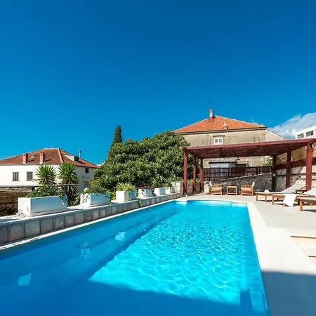 Apartment Miljas *