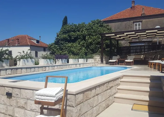 米尔耶丝公寓酒店 *